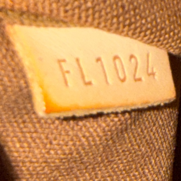 LV. Brown Monogram Tote Bag - Picture 15 of 16